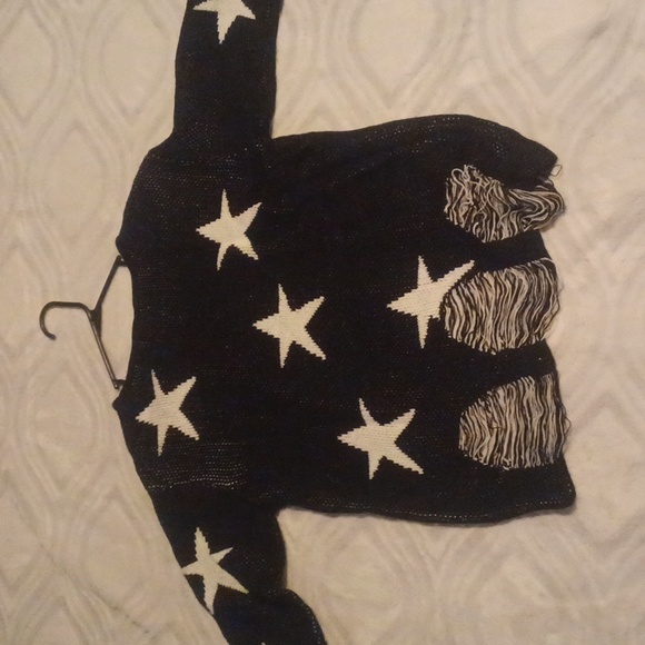 Women's ZENANA distressed star sweater size Small - Picture 3 of 4